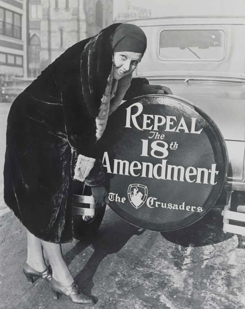 Illustration for article titled Boozy Snapshots of American Life Under Prohibition